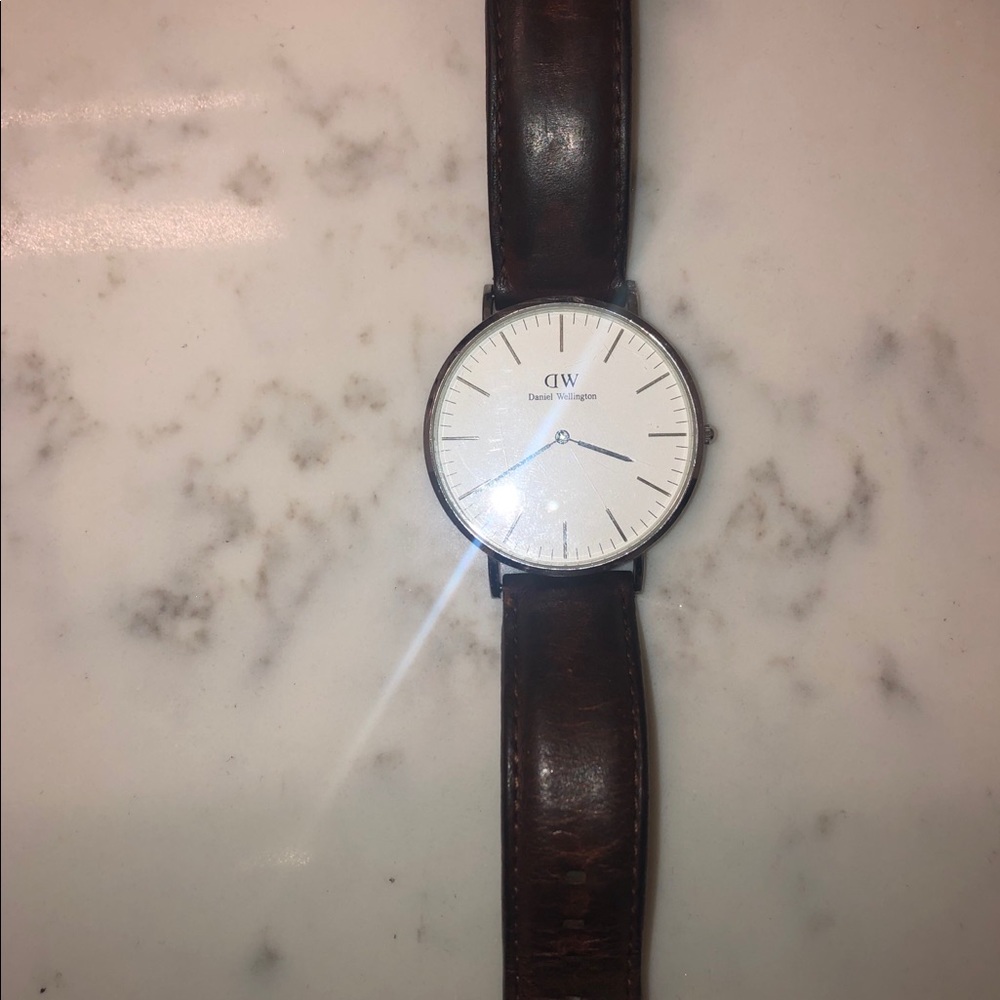 Daniel Wellington Men’s Leather Watch